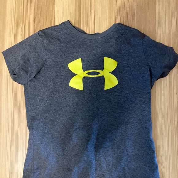 Boys under armor grey and yellow shirt - Picture 2 of 2